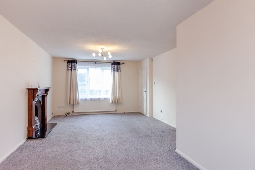 Property photo 2 of 21