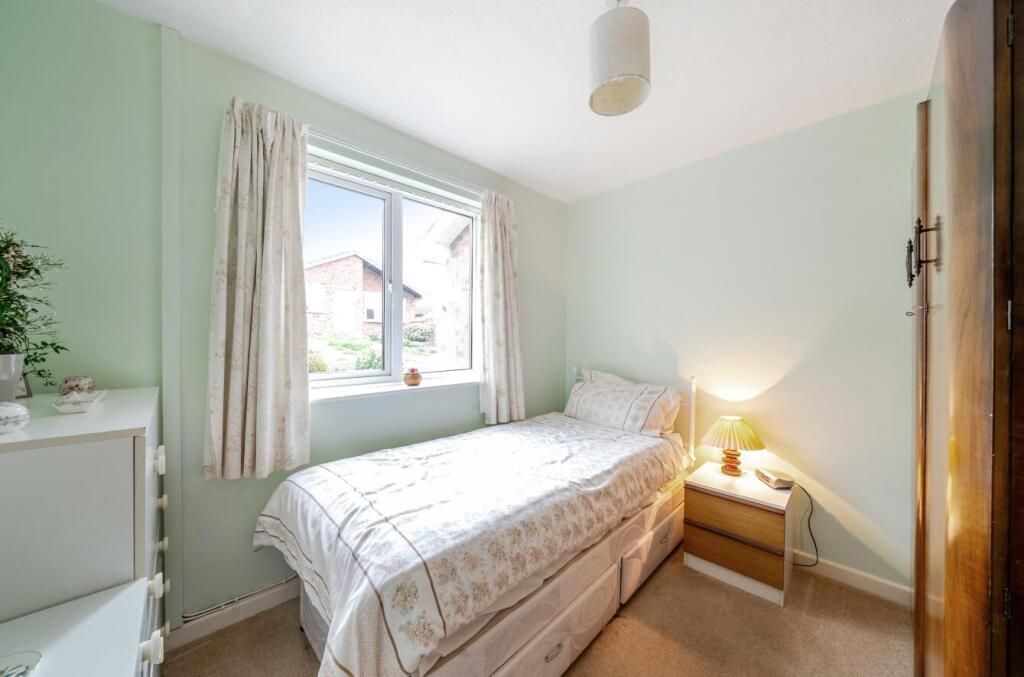 Property photo 2 of 17 Bedroom