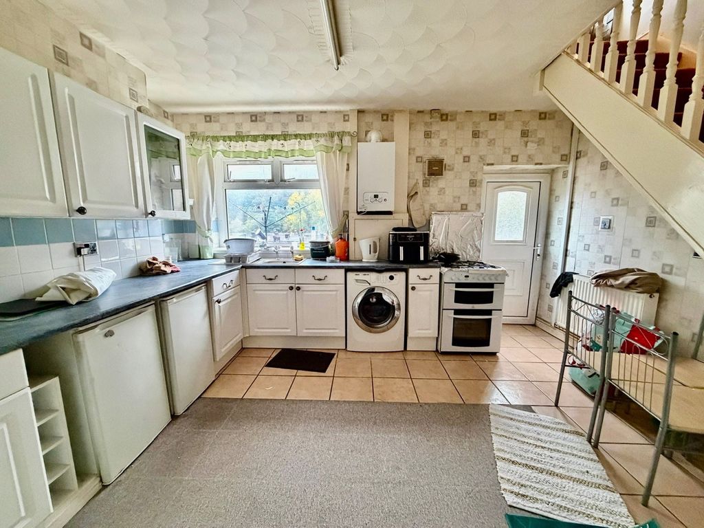 Property photo 3 of 27