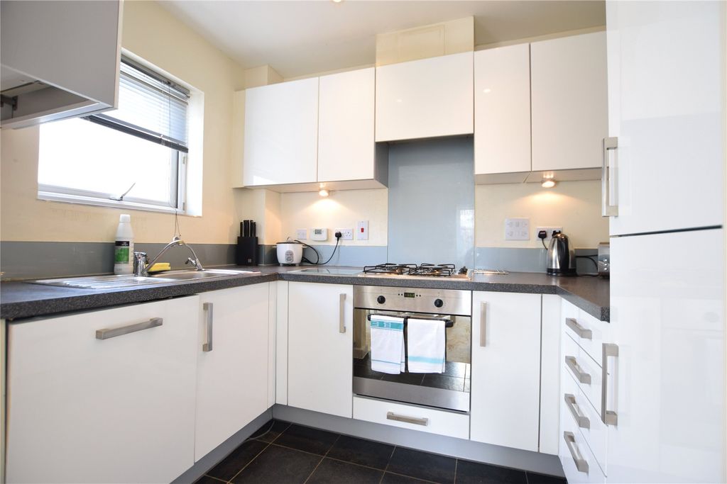 Property photo 2 of 6 Kitchen
