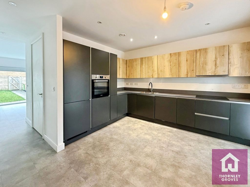 Property photo 2 of 17 Picture No. 11