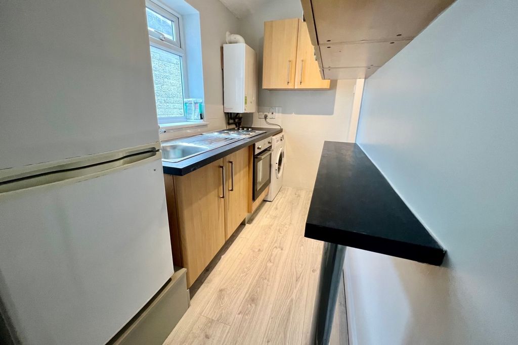 Property photo 3 of 15 Flat Kitchen