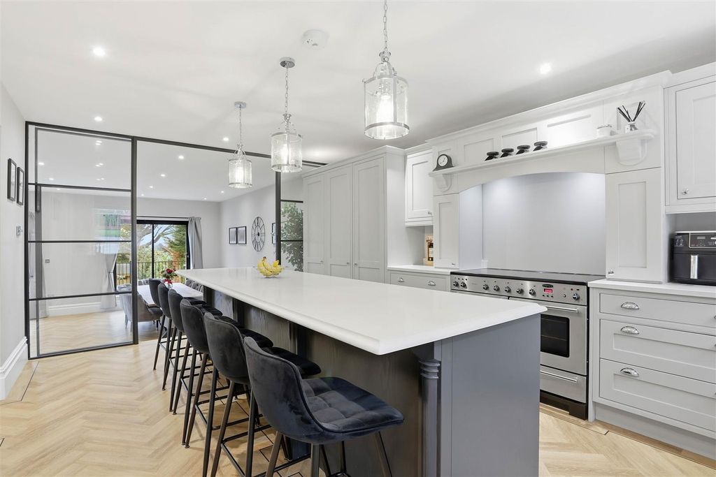 Property photo 3 of 62 1637154793 - 13.Jpg