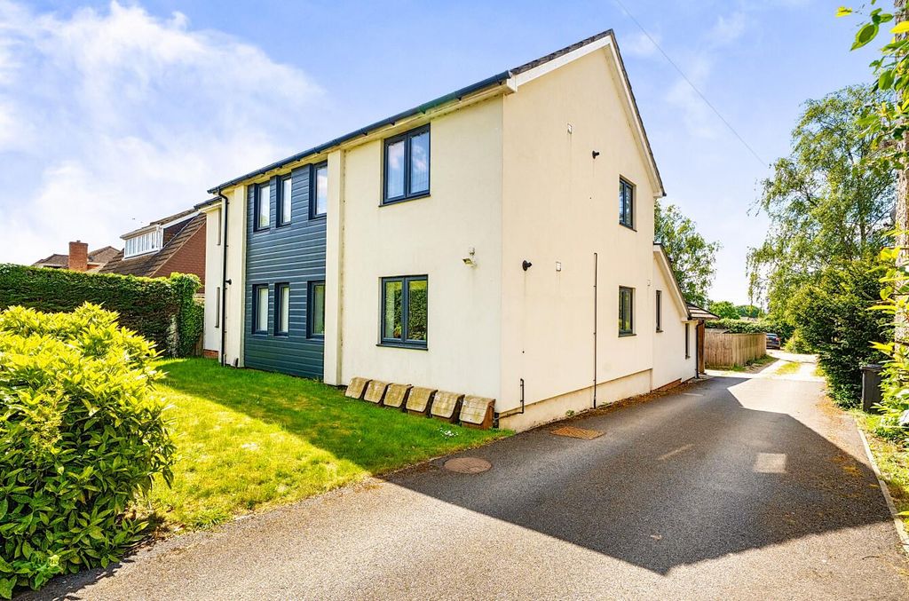 Property photo 1 of 16 Flat 3, 133 Hiltingbury (2).Jpg