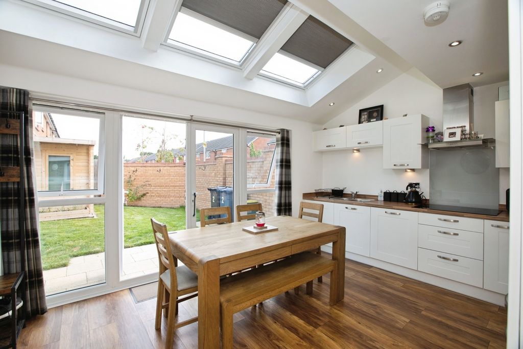 Property photo 3 of 17 Dining Kitchen