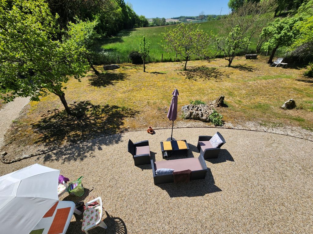 Property photo 2 of 20