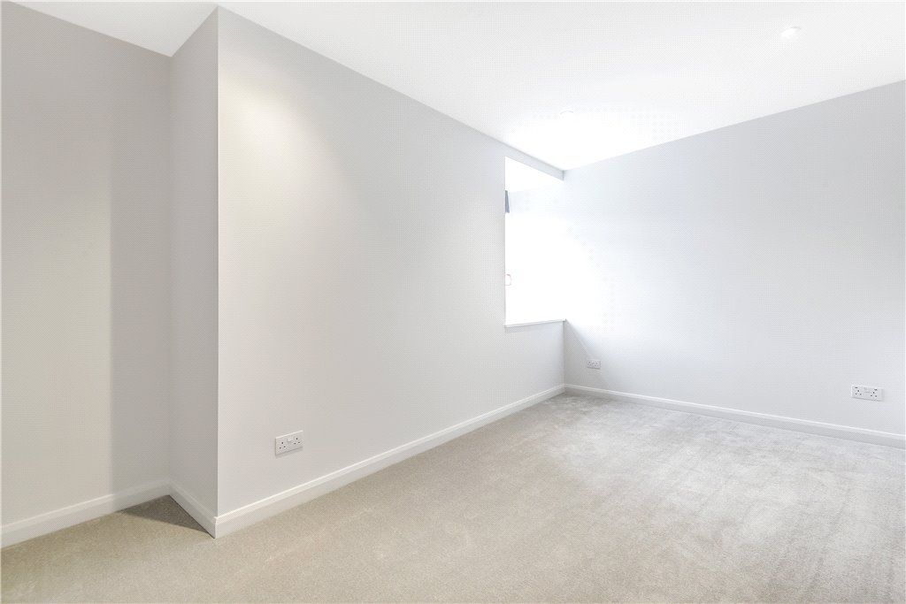 Property photo 3 of 9 Bedroom