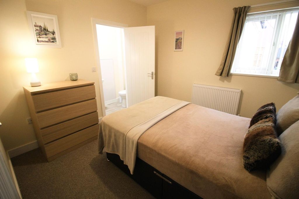 Property photo 1 of 8 Bedroom