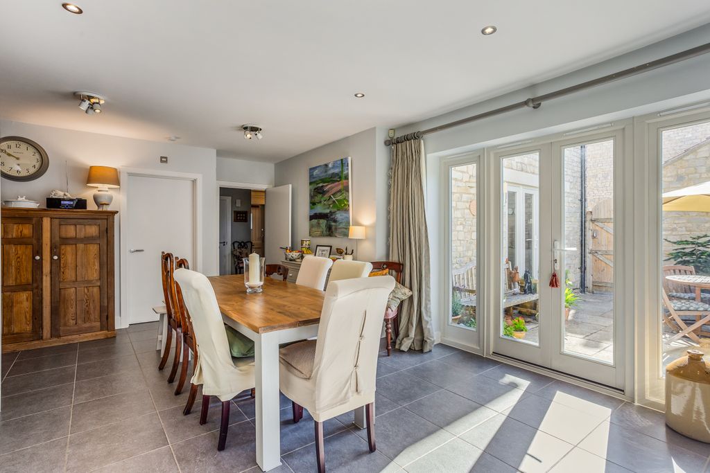 Property photo 3 of 13 Dining Area