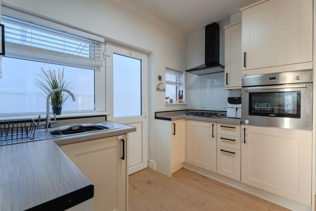 Property photo 3 of 10 Ward Grove-4.Jpg
