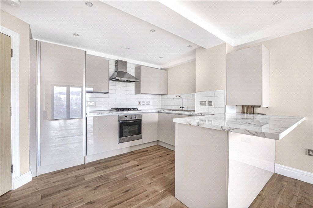Property photo 3 of 11 Kitchen