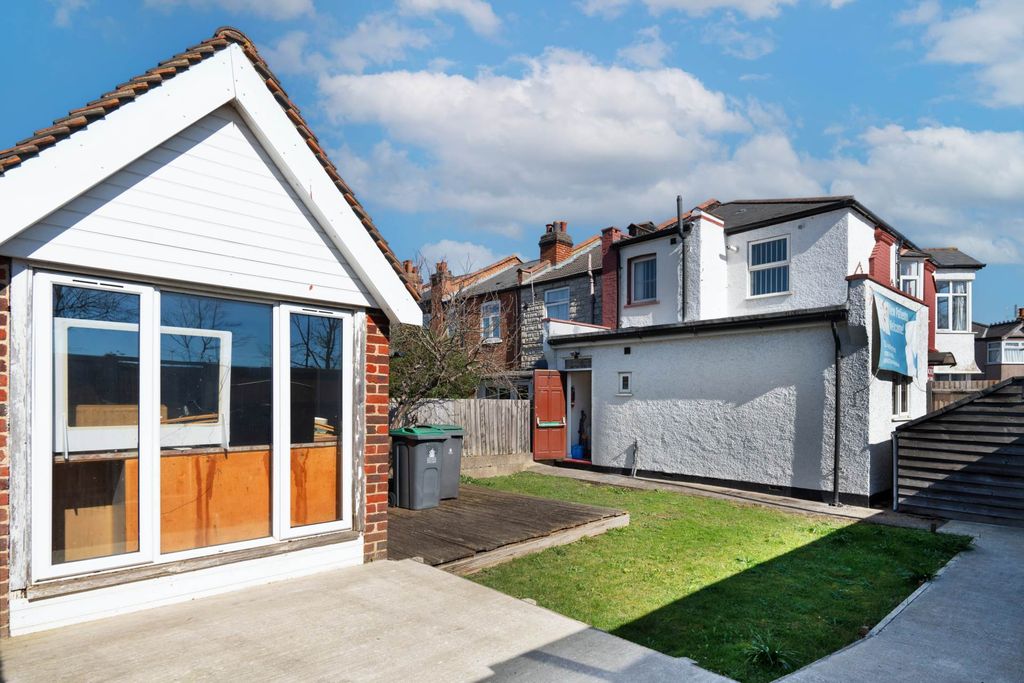 Property photo 2 of 8