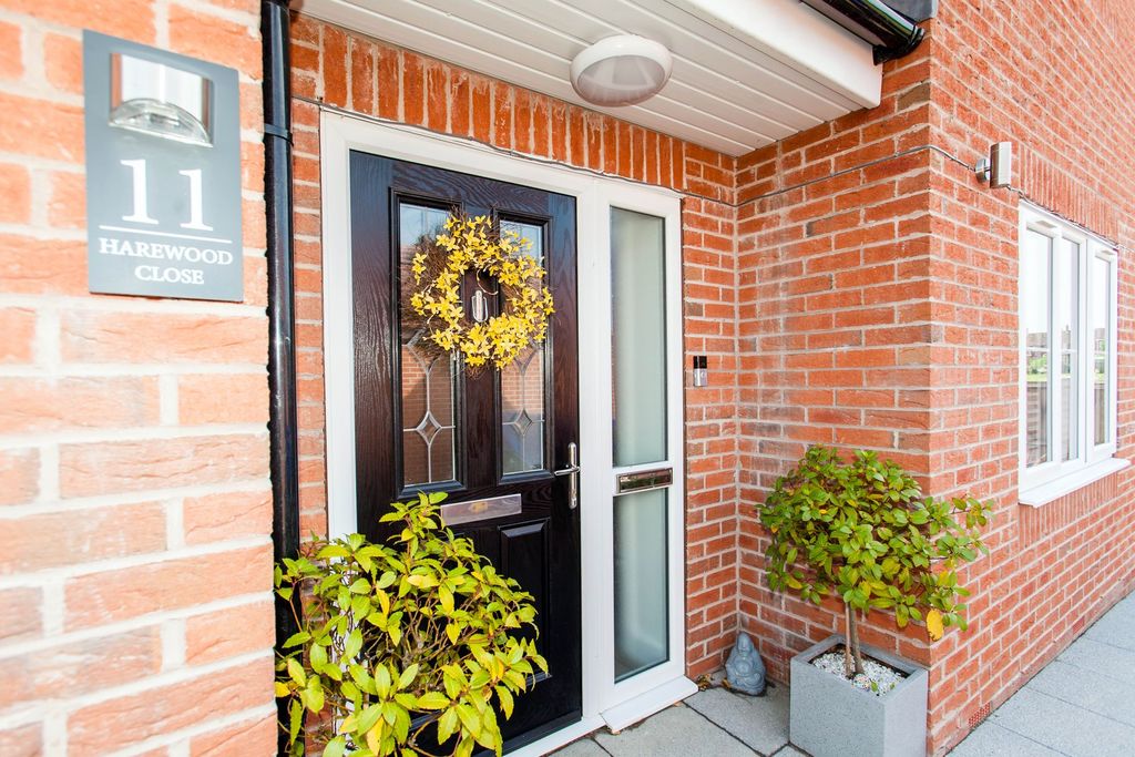 Property photo 2 of 39