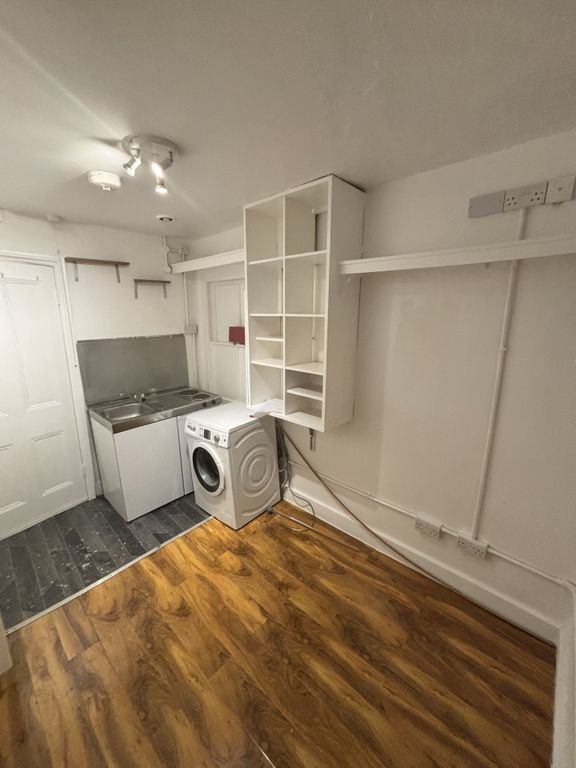 Property photo 3 of 4 Kitchen