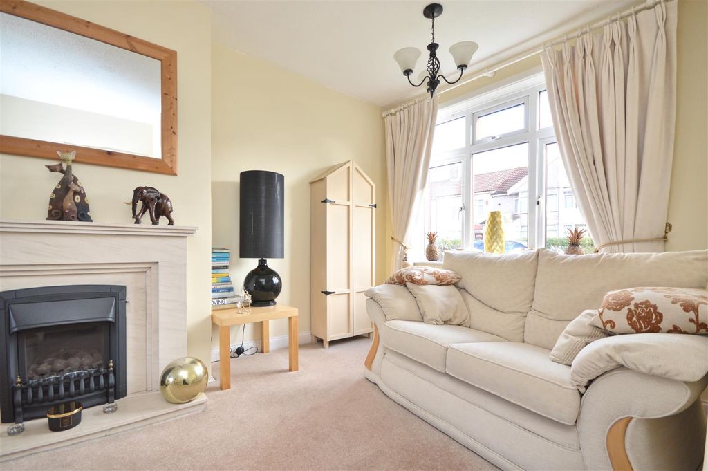 Property photo 3 of 20 Sitting/Dining Room