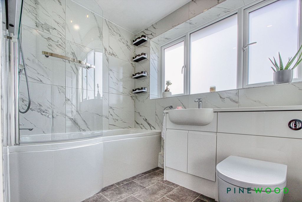 Property photo 3 of 30 Bathroom