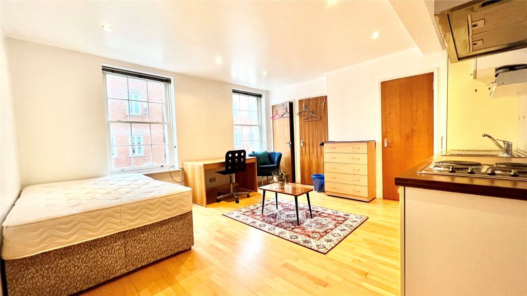 Property photo 2 of 6 Living/Bedroom Area