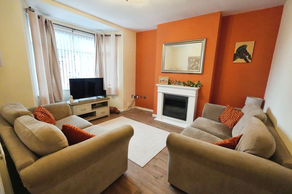 Property photo 3 of 15 Lounge