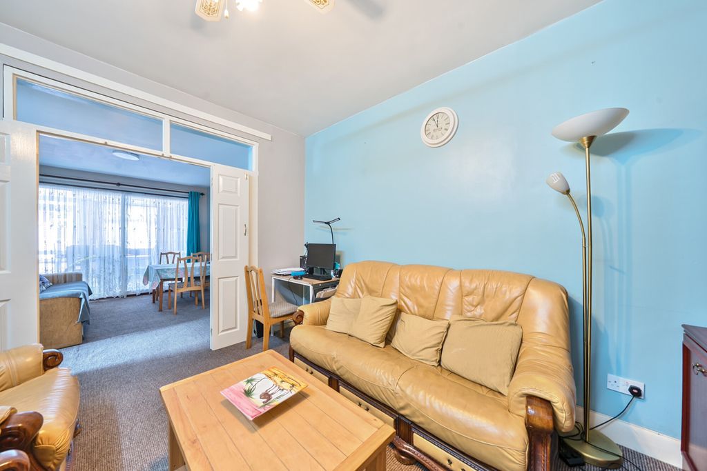 Property photo 2 of 22 1295775-11-682c6A...