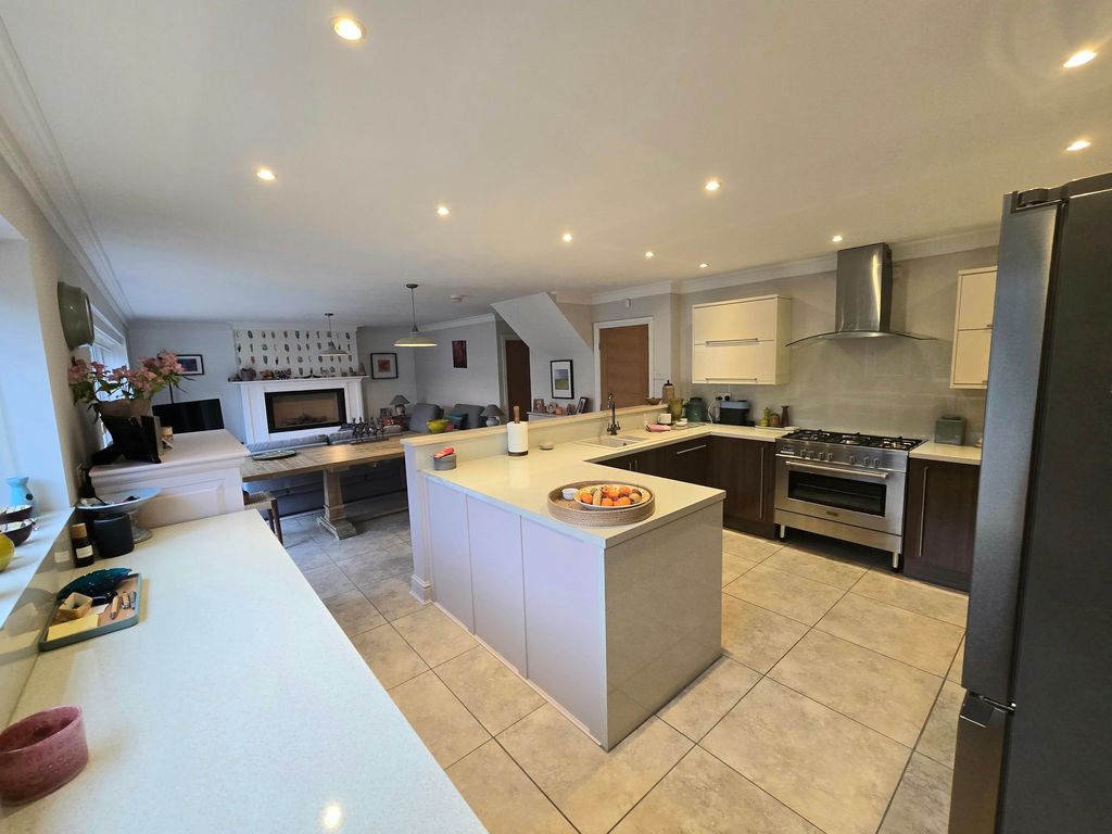 Property photo 2 of 38 Lounge/Diner/Kitchen