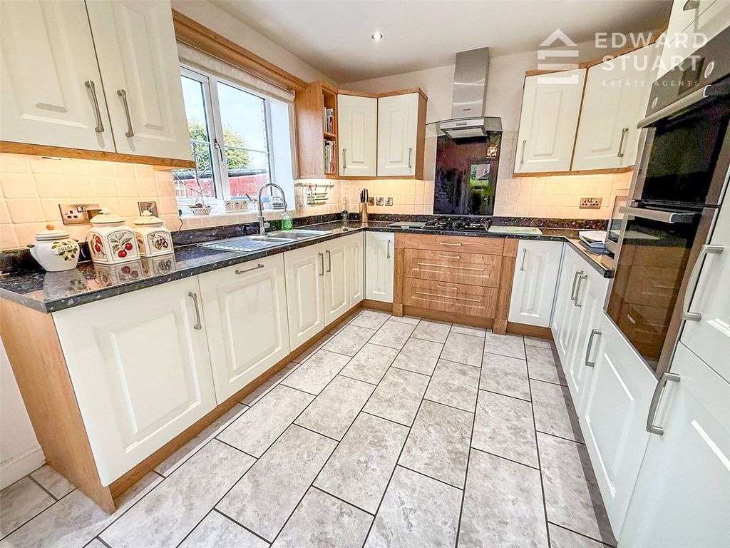 Property photo 2 of 27 Picture No. 12