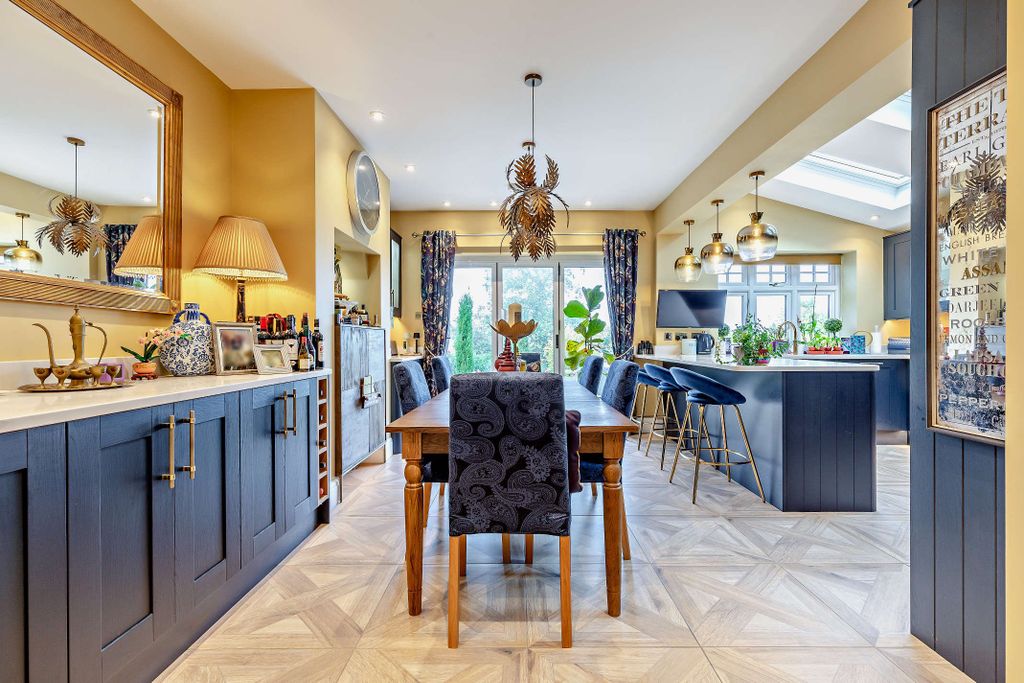 Property photo 3 of 16 Dining/Kitchen