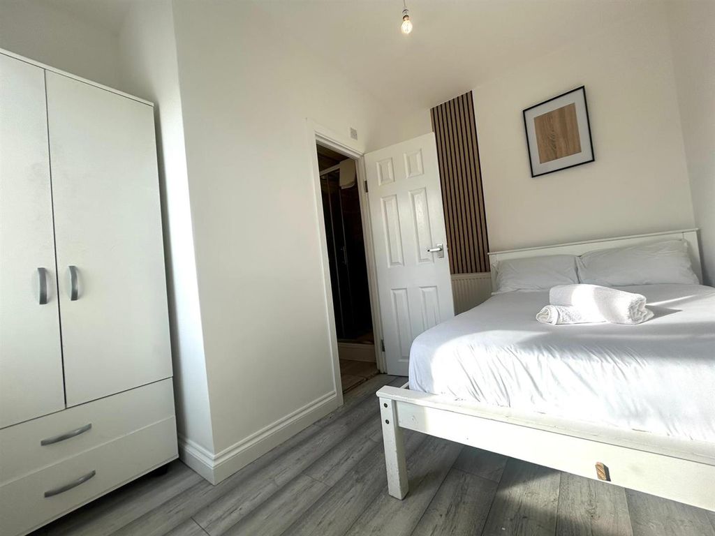 Property photo 2 of 4 Room 4 Double Bedroom.Jpg