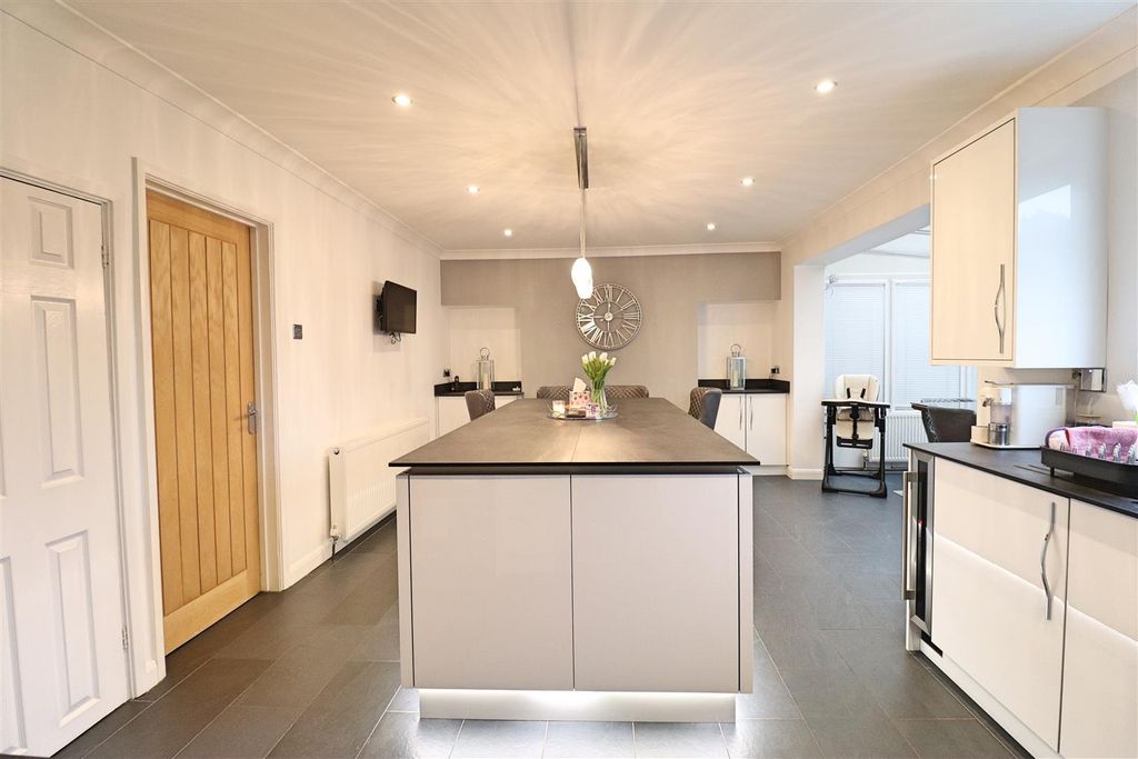 Property photo 2 of 16 Img_2828.Jpg