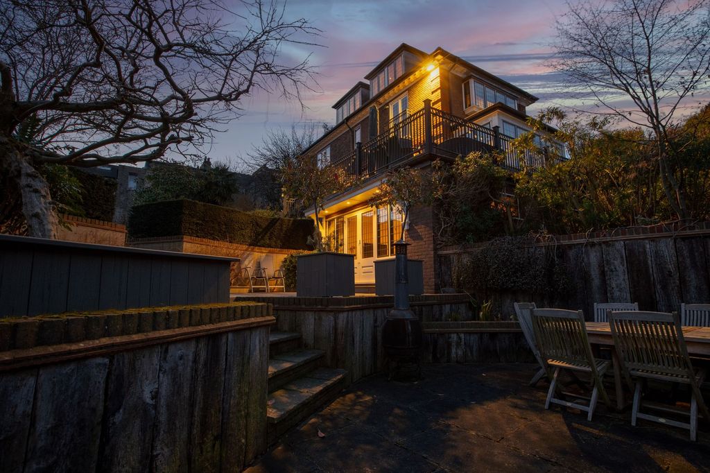 Property photo 3 of 24