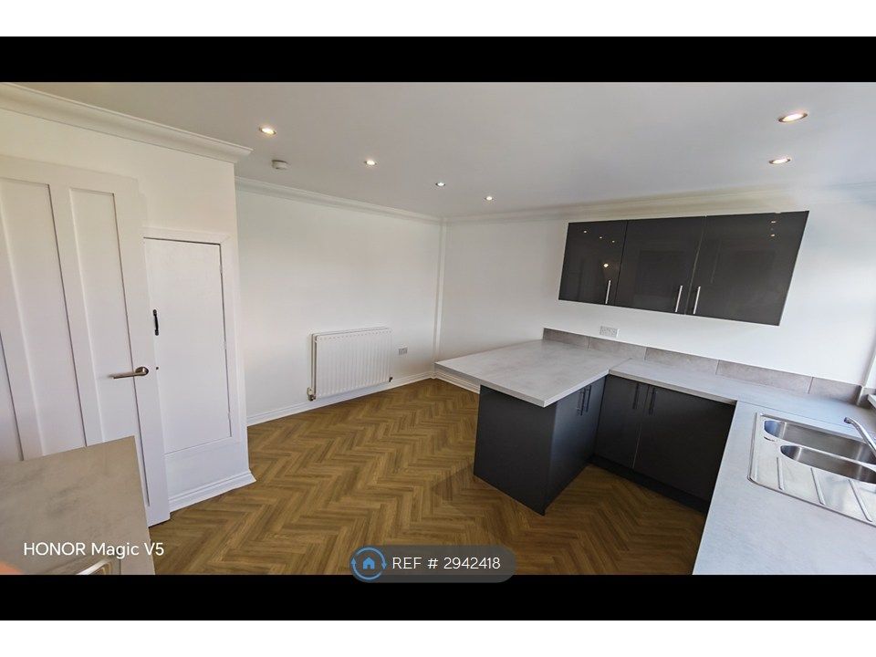 Property photo 2 of 27