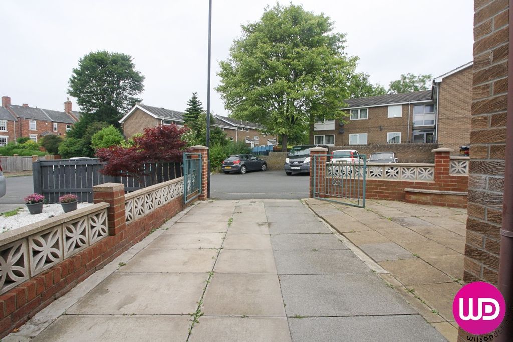 Property photo 2 of 30
