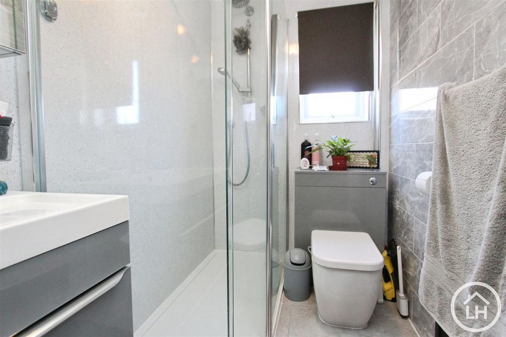 Property photo 3 of 13 Bathroom
