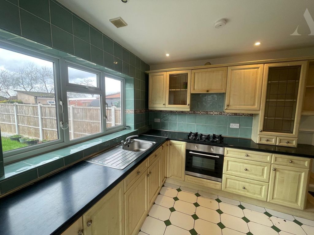 Property photo 3 of 10 Kitchen/Diner