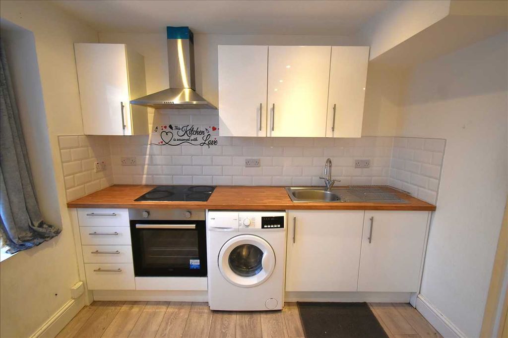 Property photo 2 of 5 Kitchen