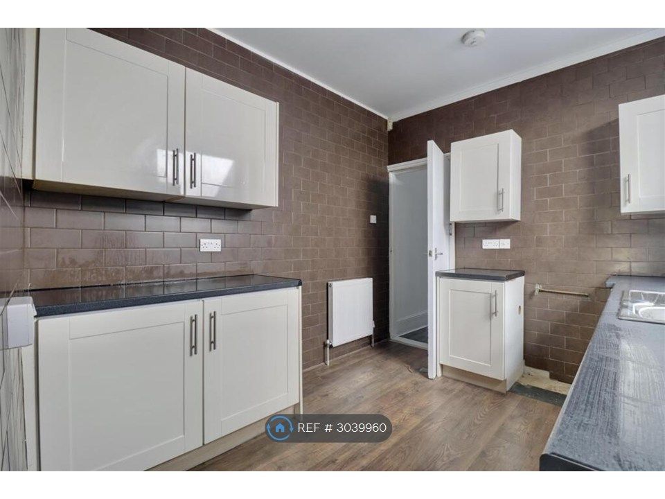 Property photo 1 of 8 Kitchen