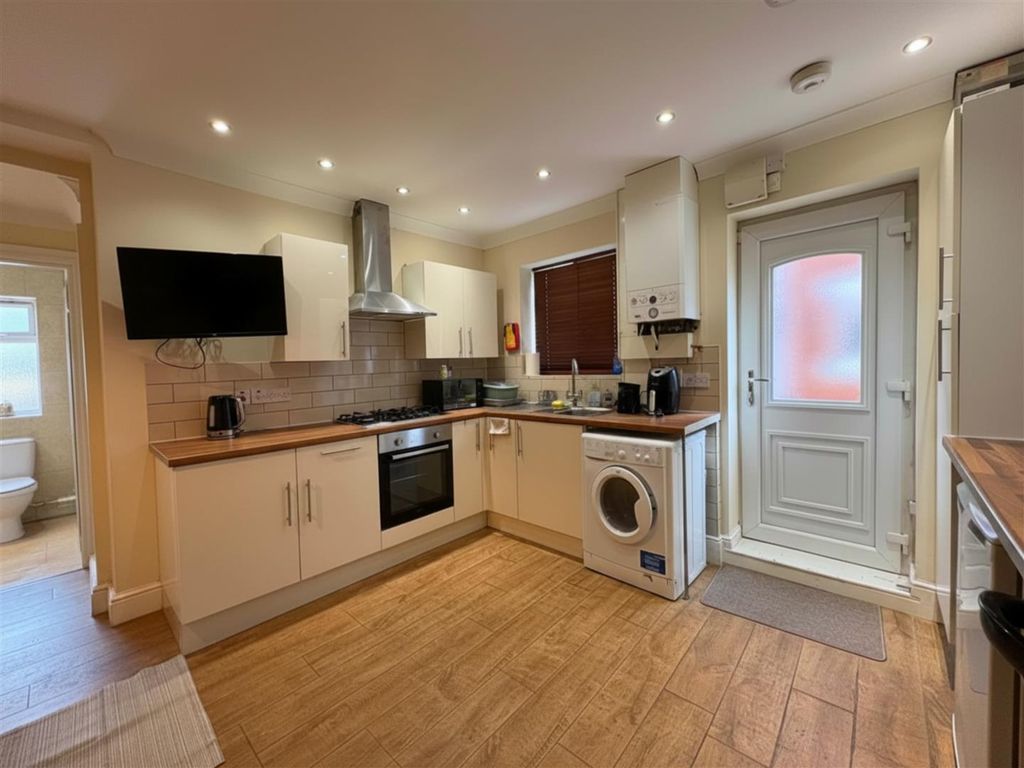 Property photo 3 of 10 Kitchen 10 Abbot.Png