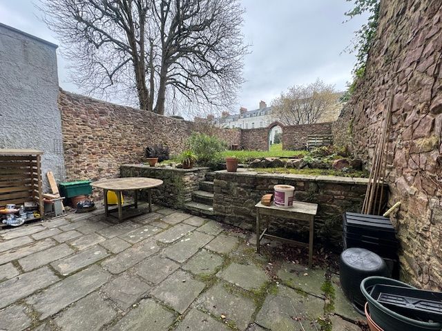 Property photo 1 of 9 Garden