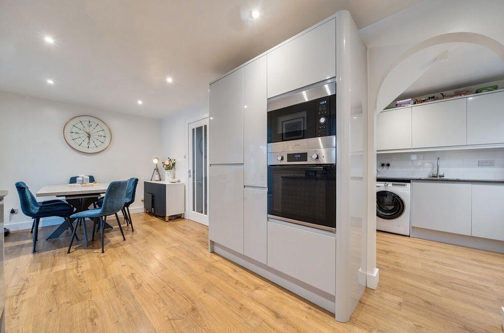 Property photo 2 of 22 1401264-12-696F5d...