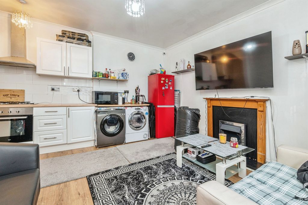 Property photo 2 of 9