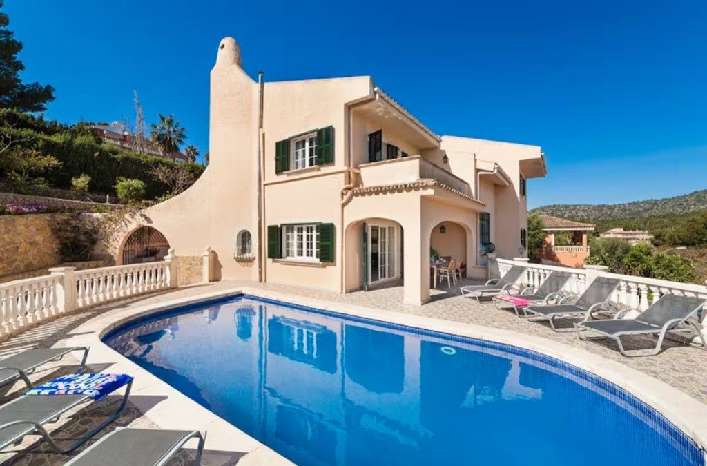 Property photo 1 of 17 Pool (2)