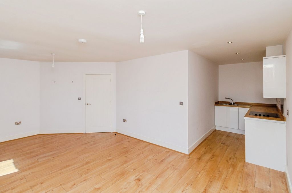 Property photo 3 of 17 Photo