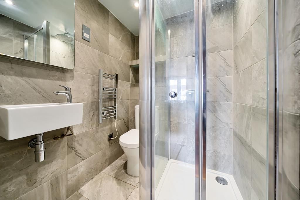 Property photo 3 of 11 En-Suite