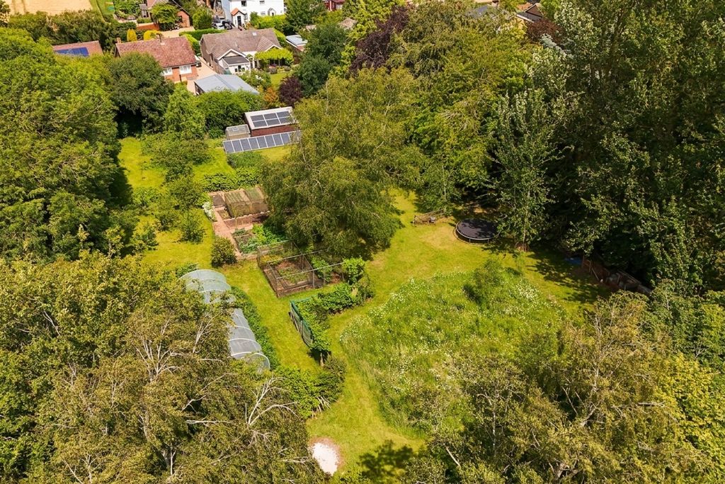Property photo 2 of 34