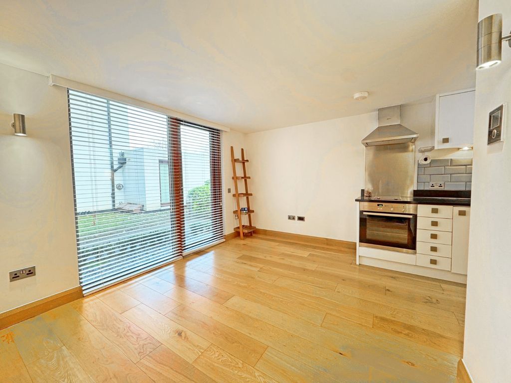 Property photo 3 of 9 Picture No. 21