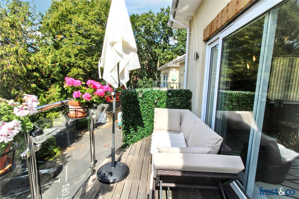 Property photo 3 of 19 Balcony