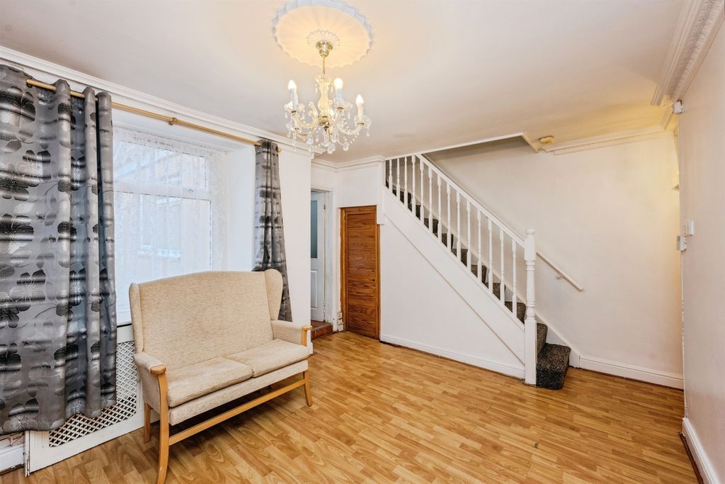 Property photo 2 of 17