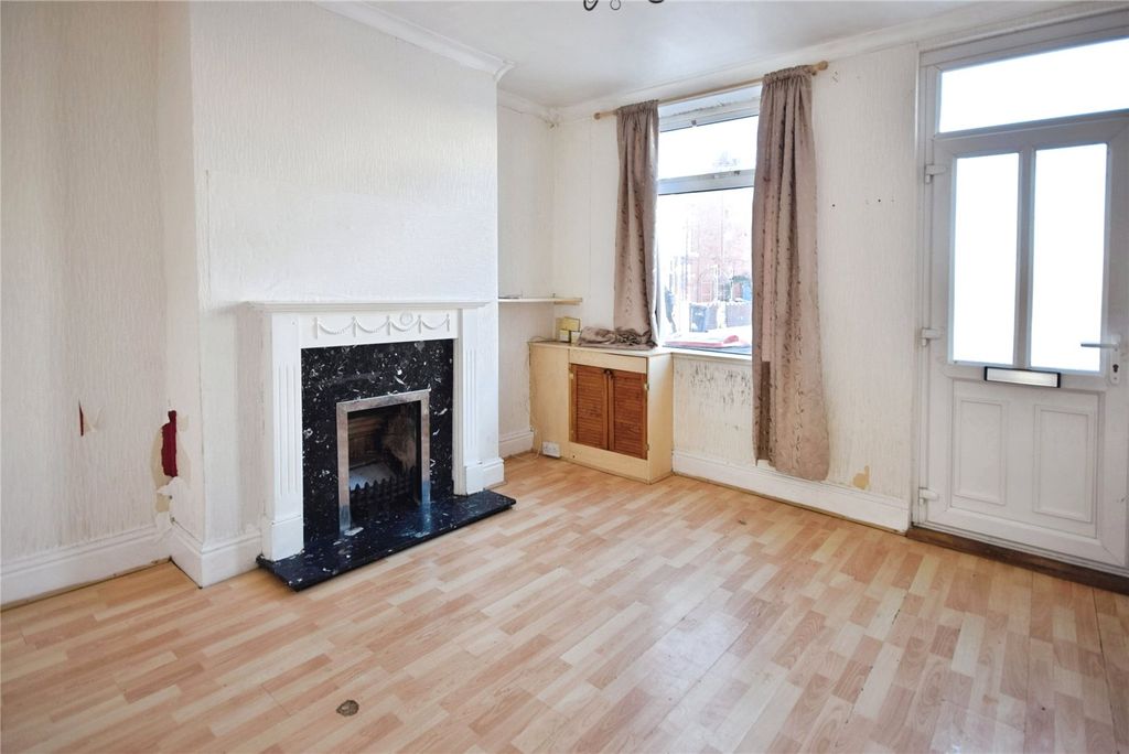 Property photo 3 of 11 Lounge