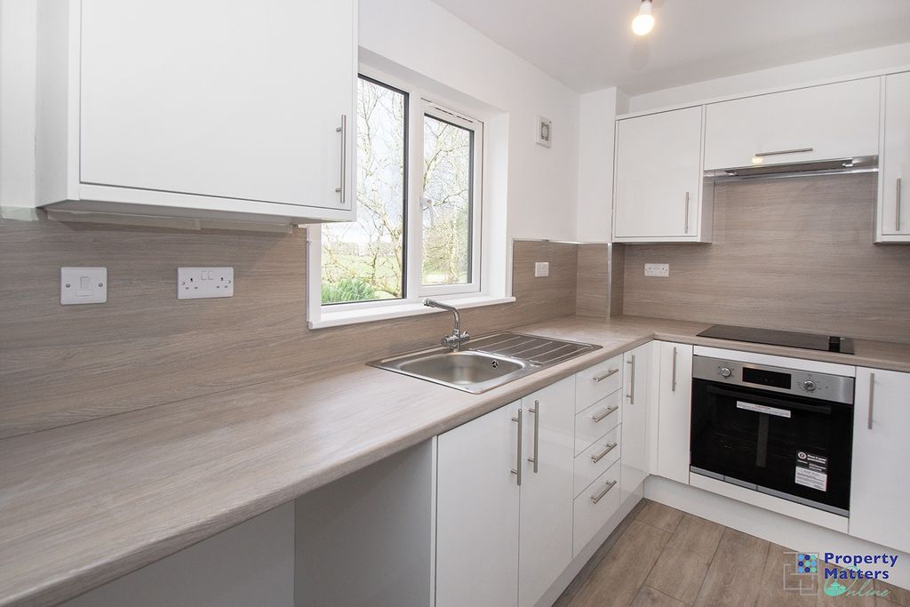 Property photo 3 of 14 Kitchen