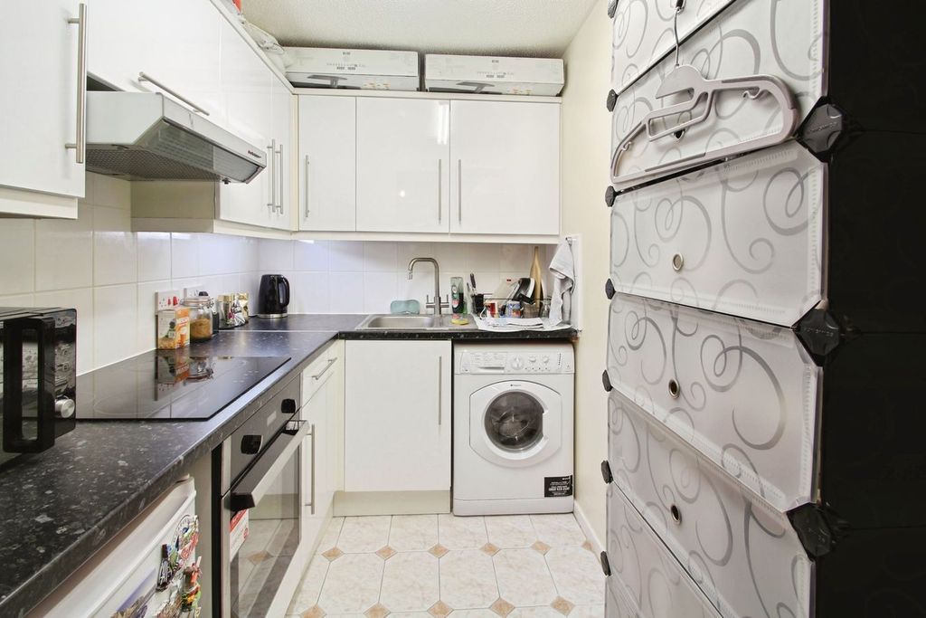 Property photo 2 of 9