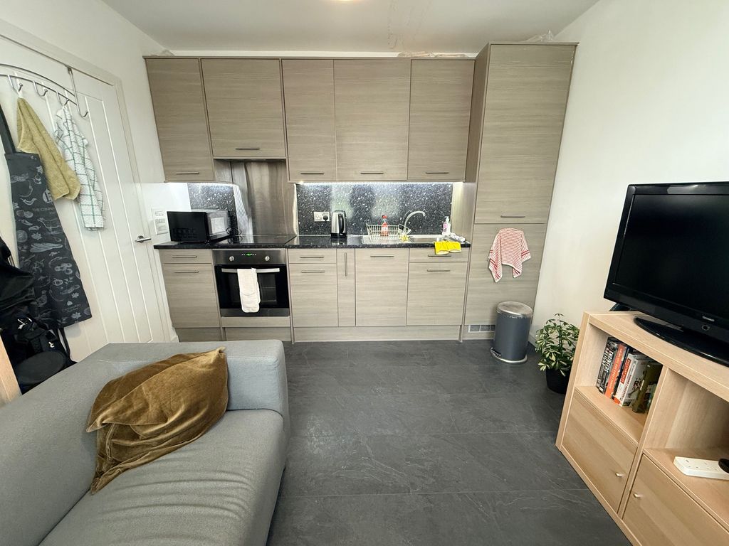 Property photo 2 of 8 Kitchenette Area